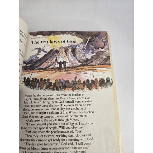 Lot Of 5 Holy Bible Vintage bibles and two study guides good condition Childrens - Picture 10 of 16